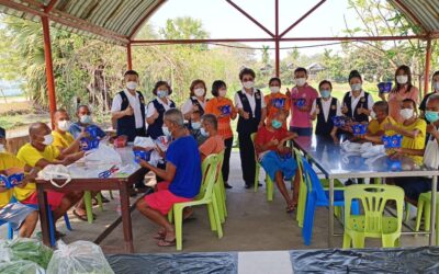 อาสาสมัครกาชาดในโครงการ อาสาสมัครกาชาดร่วมใจพัฒนาชุมชนและสังคม