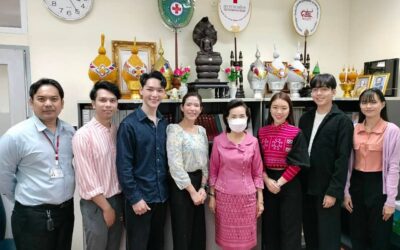 รดน้ำขอพรร่วมรักษาขนบธรรมเนียมประเพณีในเทศกาลสงกรานต์