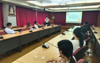 ปฐมนิเทศอาสาสมัครกาชาดที่ปฏิบัติงานอำนวยความสะดวกให้กับผู้รับบริการ ณ คลีนิกนิรนาม