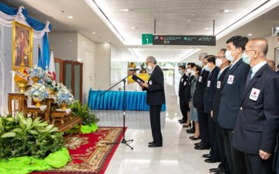 ลงนามถวายพระพรสมเด็จพระนางเจ้าสิริกิติ์ บรมราชชนนีพันปีหลวง สภานายิกาสภากาชาดไทย