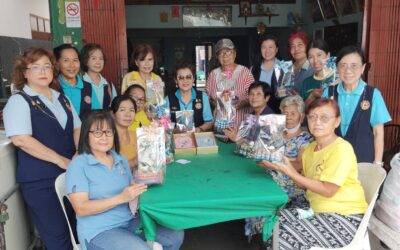 จัดกิจกรรมสอนการทำพวงมาลัยผ้าขาวม้า  ณ ศูนย์การเรียนรู้เขตบางกอกใหญ่