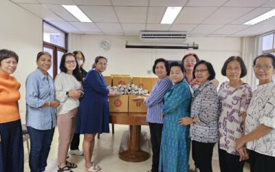 อาสาสมัครกาชาดสร้างสรรค์หัตถกรรมสิ่งประดิษฐ์