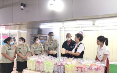 มอบปลอกมือป้องกันการดึงสายทางการแพทย์