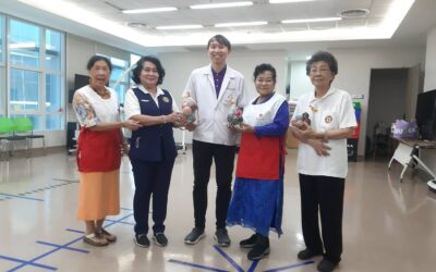 อาสาสมัครกาชาดสร้างสรรค์หัตถกรรมประดิษฐ์