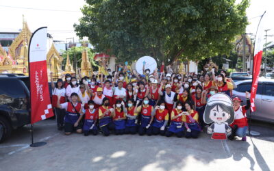 อาสาสมัครกาชาด สภากาชาดไทย ปรับปรุงภูมิทัศน์วัด และชุมชนให้น่ามอง