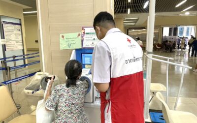 อาสาสมัครกาชาดปฏิบัติงานให้บริการผู้ป่วยก่อนพบแพทย์