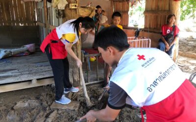 น้ำท่วมไหลไป น้ำใจไหลตาม