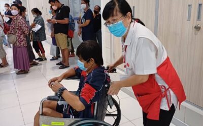 อาสาสมัครกาชาดปฏิบัติงานโรงพยาบาลสมเด็จพระบรมราชเทวี ณ ศรีราชา