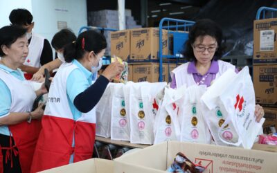 รวมพลังอาสาสมัครกาชาด บรรจุชุดธารน้ำใจ สู้ภัยน้ำท่วม