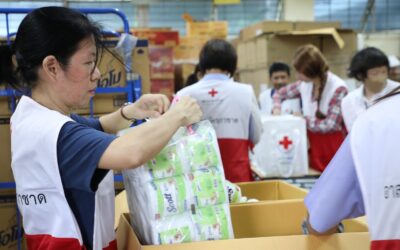 อาสาสมัครกาชาดร่วมปฏิบัติภารกิจบรรจุชุดธารน้ำใจ จำนวน 1,000 ชุด