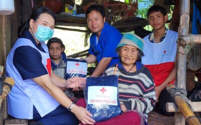 คณะครูและอาสาสมัครกาชาด สังกัด ศูนย์ส่งเสริมการเรียนรู้อำเภอแม่แตง ร่วมกับ สถานีกาชาดที่ 3 เชียงใหม่ ออกหน่วยให้บริการ โดยอบรมให้ความรู้เรื่อง “ผู้สูงวัยพร้อมรับภัยพิบัติ”
