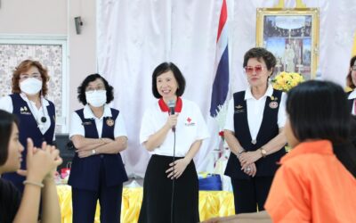 นางสิริกันยา ศิริรังษี รองผู้อำนวยการสำนักงานยุวกาชาดและอาสาสมัครกาชาด พร้อมคณะอาสาสมัครกาชาด จัดกิจกรรม “อาสาร่วมใจพัฒนาชุมชนและสังคม”