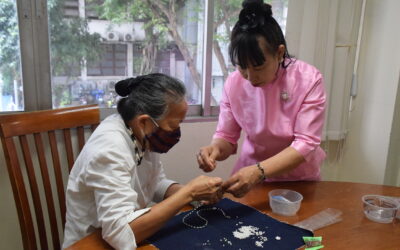 อาสาสมัครกาชาดเรียนรู้หัตถกรรมงานฝีมือ