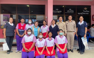 ชมรมอาสายุวกาชาดโรงเรียนตลุกดู่วิทยาคม าธิตการทำ CPR พร้อมทั้งให้บริการประชาขนที่มาร่วมงาน” จังหวัดเคลื่อนที่ “