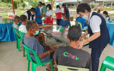 คณะอาสาสมัครกาชาด จัดกิจกรรมสอน สาธิตการประดิษฐ์กระบอกเอนกประสงค์จากกระป๋องเครื่องดื่ม เพื่อลดปริมาณขยะ