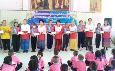 คณะอาสาสมัครกาชาดมอบทุนการศึกษา