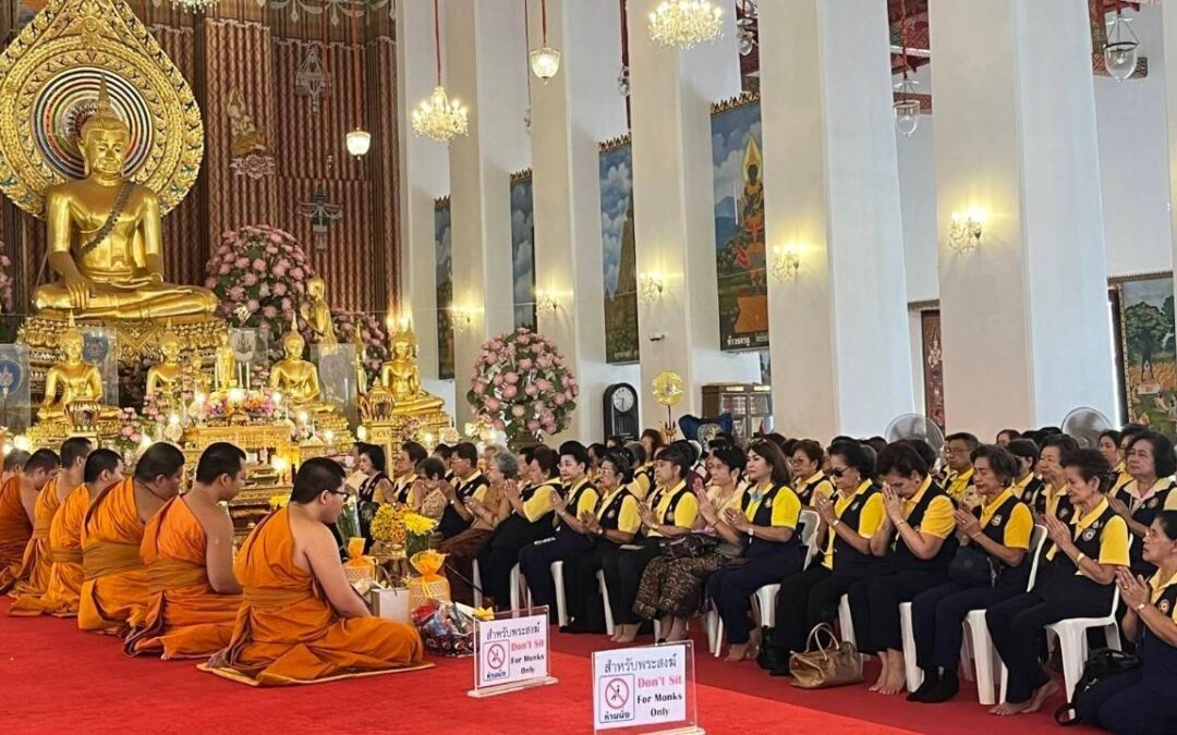 ชมรมอาสากาชาดถวายเทียนพรรษา