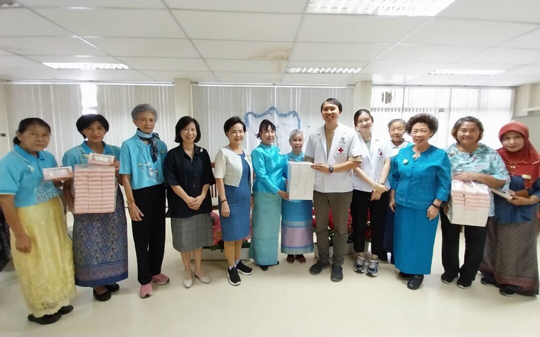 กิจกรรมมอบสายคล้องแมสและสายคล้องแว่นตา