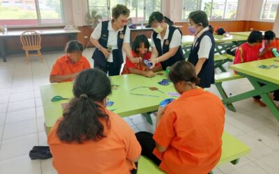 อาสาสมัครกาชาดสอนสาธิตสิ่งประดิษฐ์เพิ่มมูลค่า