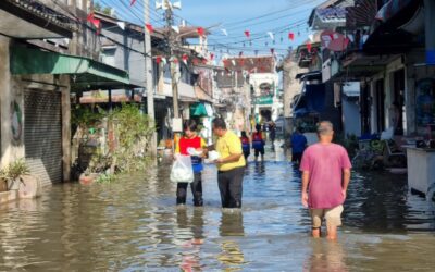 อาสาสมัครกาชาด และอาสายุวกาชาด ชมรมอาสายุวกาชาด สกร.ระดับอำเภอเมืองนครศรีธรรมราชเปิดโรงครัวทำข้าวกล่อง และนำข้าวกล่องนำไปแจกจ่ายให้ประชาชนที่ได้รับผลกระทบจากน้ำท่วม