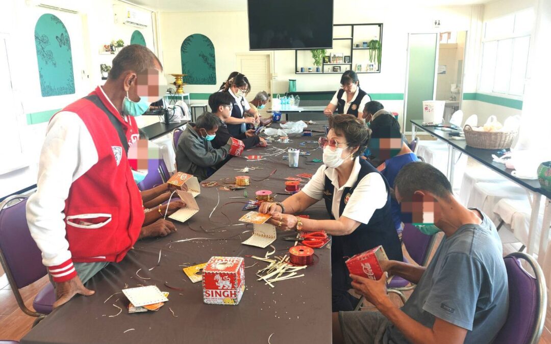 คณะอาสาสมัครกาชาดสอนสาธิต ณ สถานคุ้มครองคนไร้ที่พึ่งชายธัญบุรี