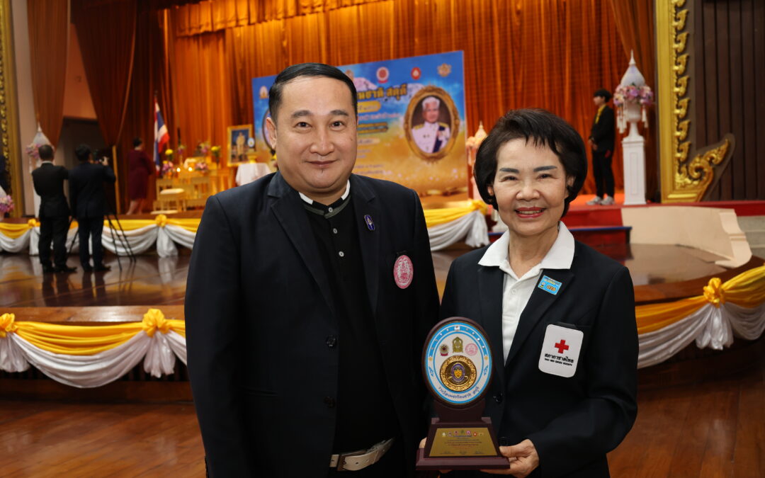 ผู้อำนวยการสำนักงานยุวกาชาดและอาสาสมัครกาชาด รับรางวัลเพชรรัตนชาติสดุดี ครั้งที่๕ ประจำปี ๒๕๖๘