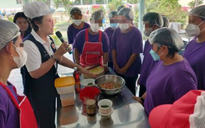 คณะอาสาสมัครกาชาดสอนสาธิตกิจกรรม ณ สถานคุ้มครองหญิงไร้ที่พึ่งธัญญบุรี