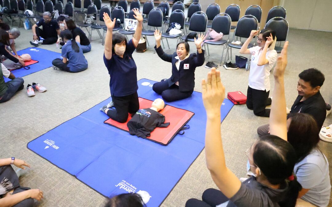 อาสาสมัครกาชาดอบรมเรื่องการปฐมพยาบาลเบื้องต้น CPR&Choking