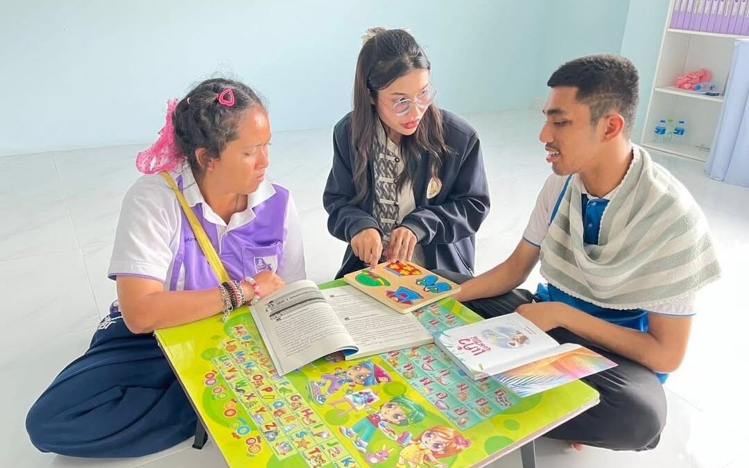 ชมรมอาสายุวกาชาด สกร.อำเภอรัตภูมิ จังหวัดสงขลา จัดกิจกรรมการเรียนรู้ส่งเสริมการอ่านออกเขียนได้