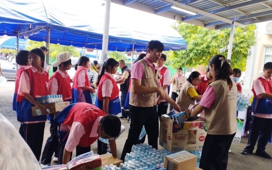 ชมรมอาสายุวกาชาด โรงเรียนเตรียมอุดมศึกษาพัฒนาการ จังหวัดอุบลราชธานี ร่วมบริจาคสิ่งของและบำเพ็ญประโยชน์เพื่อช่วยเหลือผู้ป่วยและพี่น้องประชาชนไทยชายแดนไทย-กัมพูชา