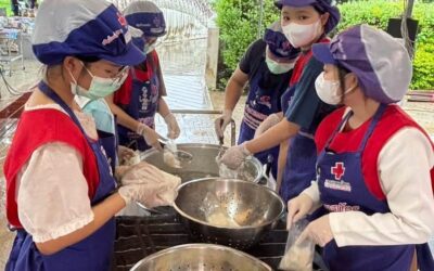 กลุ่มอาสาสมัครกาชาดจากโรงเรียนนันทบุรีวิทยา ในพระบรมราชานุเคราะห์ และโรงเรียนท่าวังผาพิทยาคม ได้ร่วมผนึกกำลังปฏิบัติภารกิจสนับสนุนการช่วยเหลือผู้ประสบอุทกภัยในพื้นที่จังหวัดน่าน