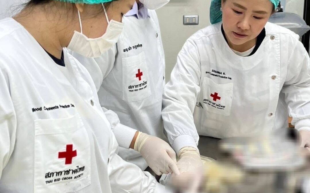 อาสาสมัครกาชาด สำนักงานยุวกาชาดและอาสาสมัครกาชาด ช่วยปฎิบัติงานผลิตส่วนประกอบโลหิต ในช่วงสถานการณ์ไม่สงบที่ชายแดนติดต่อประเทศกัมพูชา