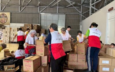 สำนักงานยุวกาชาดและอาสาสมัครกาชาด จำนวน 30 คน ร่วมบรรจุถุงยังชีพพระราชทาน มูลนิธิอาสาเพื่อนพึ่ง (ภาฯ) ยามยาก สภากาชาดไทย