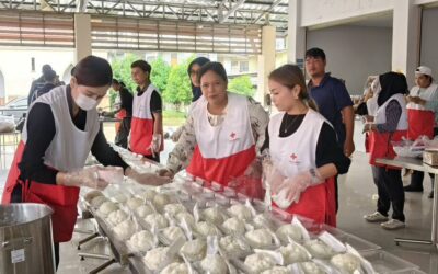 อาสาสมัครสภากาชาดไทยสำนักงานส่งเสริมการเรียนรู้จังหวัดปัตตานี ร่วมกับสำนักงานเหล่ากาชาดจังหวัดปัตตานี จัดเตรียมสิ่งของอุปโภคบริโภค ช่วยเหลือผู้ประสบภัยน้ำท่วม