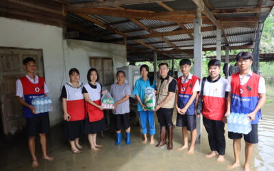 ชมรมอาสายุวกาชาดโรงเรียนทัพทันอนุสรณ์ ลงพื้นที่ให้กำลังใจพร้อมทั้งมอบเครื่องอุปโภคบริโภคให้แก่ครอบครัวผู้ได้รับผลกระทบจากอุทกภัย