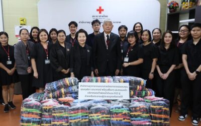 คณะผู้บริหารรับมอบสิ่งของบริจาคช่วยเหลือผู้ประสบอุทกภัย