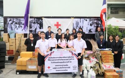 ผู้อำนวยการสำนักงานยุวกาชาดและอาสาสมัครกาชาด ได้ร่วมรับมอบสิ่งของบริจาคช่วยเหลือแก่ผู้ประสบภัยน้ำท่วม