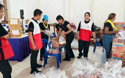 บุคลากร และชมรมอาสายุวกาชาด ศูนย์ส่งเสริมการเรียนรู้ระดับอำเภอปากพะยูนร่วมพลัง “บรรจุชุดธารน้ำใจ”