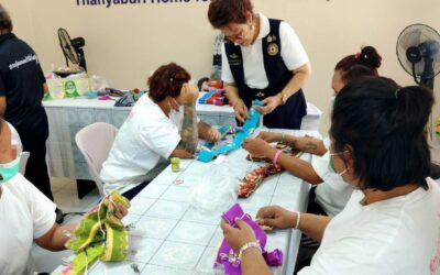 เปลี่ยนผ้าผืนงาม เป็นมาลัยแทนใจ     