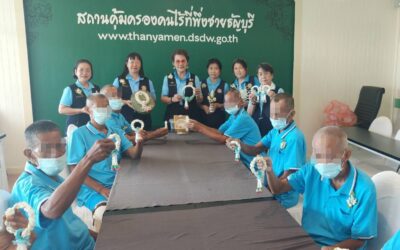 คณะอาสาสมัครกาชาดจัดกิจกรรมสาธิตจัดสอนประดิษฐ์ดอกมะลิจากกระดาษทิชชูต่อยอดผลิตภัณฑ์รับวันแม่แห่งชาติ
